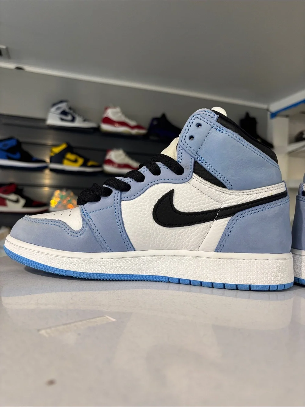 Air Jordan 1 Retro High OG “University Blue” Men’s Size 6